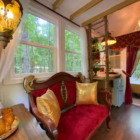 Romantic Tiny House for Two w/ Clawfoot Tub Near Lake Oconee