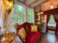 Romantic Tiny House for Two w/ Clawfoot Tub Near Lake Oconee