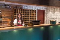 Green Hotel - bar