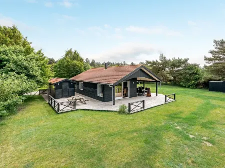 "Allie" - 150m from the Sea Отели в г. Лолланн