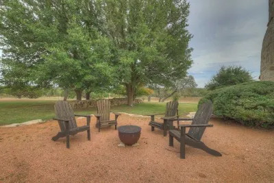 كوكو آت صن سيت فالي رانش Hotels near Lyndon B. Johnson National Historical Park