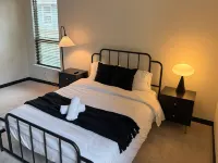 Bishop Hostel Hotels near Dallas Zoo