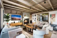 Stunning City Views and Cozy Fireplaces - Spacious Hilltop Retreat