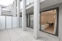 1층에 새로 지은 스튜디오, 테라스 있음