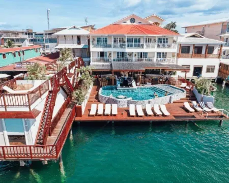 Tropical Suites Hotel โรงแรมในโบกาสเดลโตโร