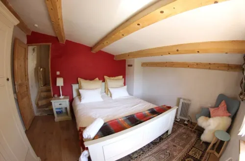 The Little Pink House beautifully elegant village home near Eau D Thermale Avène