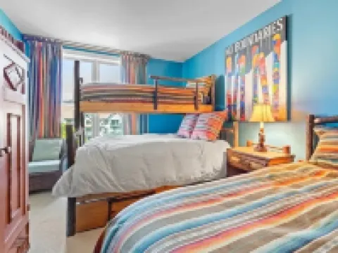 Beautifully renovated 2 bedroom condo in Stratton VT - walk to Village/Lifts! Hotels in Stratton Mountain