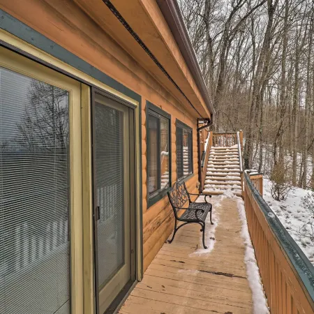 Smoky Mountain Cabin w/ Hot Tub & Views!