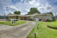 11 Mi to Nola: Westwego Home w/ Sunroom!