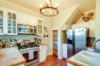 Red Lodge Home on Broadway - 15 Min to Ski Resort! - parking