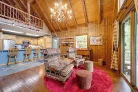 Robbinsville Vacation Rental w/ Covered Balcony - Wifi