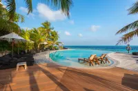 Komandoo Island Resort & Spa - Pool