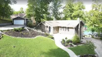 Lakefront. Spectacular Mountain and Lake Views/Dock/Private Cove. Gentle Slope.
