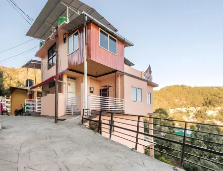 Nainihills Homestay- Mountain View Отели рядом с достопримечательностью «Shree Kainchi Hanuman Mandir»