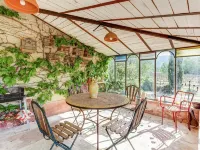Cottage in Oppède with Poolside Bliss Hotels in Oppède