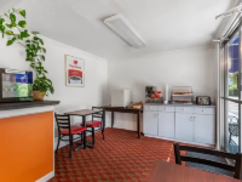 エコノ ロッジ リー - グレート バリントン リーのホテル