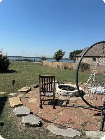 Cozy 2-bedroom caravan in nice Cleburne with AC, WiFi