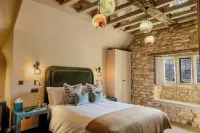 House of George W Davies Hotels in Broadway