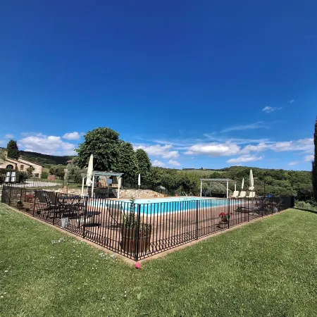 Charming Holiday Home with Swimming Pool, Siena Tuscany, wi-fi, Pets Allowed