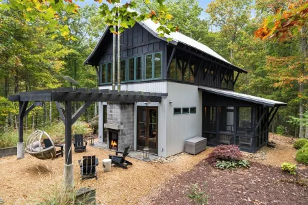 Private Modern Cabin with Hot Tub, Cozy Heated Floors and Outdoor Fireplace.