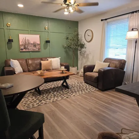 Clifty Falls Family Getaway-Sleeps 8--3 Miles to Historic Downtown & River Front