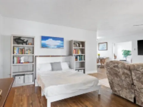 3/2.5 Private Sarasota Pool Home. Close to Beaches. Fenced Yard. Pet Friendly Hoteles en Whitfield