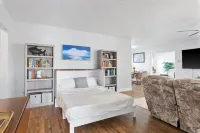 Private Sarasota Pool Home. Close to Beaches. Fenced Yard. Pet Friendly