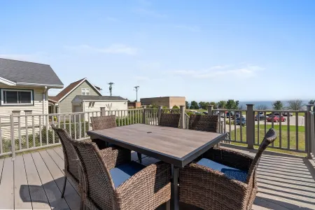 3-bedroom house in perfect Manitowoc Steps away from the beach of Lake Michigan. Отели рядом с достопримечательностью «YMCA»