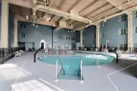 Holiday Inn Express & Suites MILWAUKEE AIRPORT by IHG - Pool