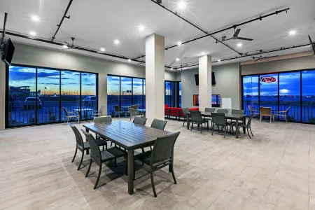 Holiday Inn Lubbock South Отели в г. Лаббок