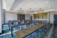 Holiday Inn GRAND RAPIDS NORTH - WALKER by IHG - parking