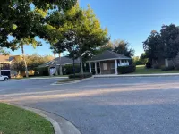 2 BR/ 2BA Condo1 King /2 Full beds Sleeps 6 close to OWA & Foley Tourism Complex