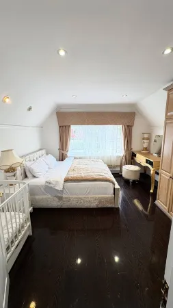 Luxurious West London Retreat With Hot Tubs Easy Access to Central London Отели рядом с достопримечательностью «Northolt»