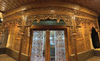 Shabrose Heritage Houseboats