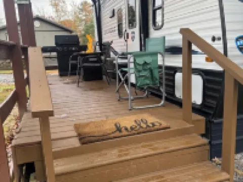 Cozy 2-bedroom RV in amazing Pipestem with AC, WiFi and Heat Smart TV Hotels in Bluestone River