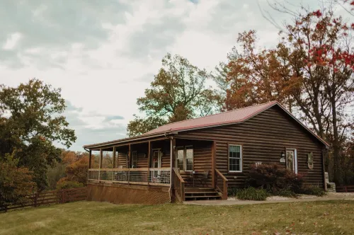 Stunning Blue Ridge Mountain View Cabin with Covered Hot Tub in Luray, VA
