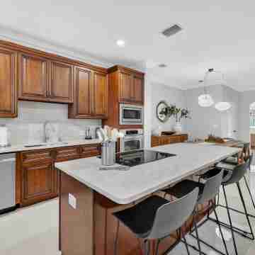 Daisy Townhouse  Steps from The Beach Rooms