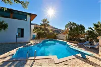 Equipped Villa with Private Pool and Panoramic Sea Views - piscina