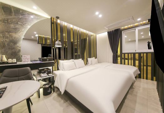 브라운도트 호텔 신안점