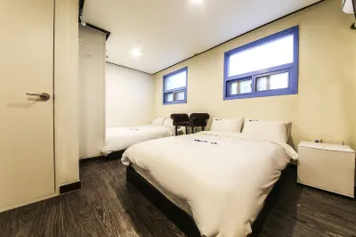 W Mini Hotel - Hostel Отели рядом с достопримечательностью «Храм Яксуам»