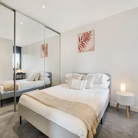 Comfy 2-Bed Balcony Unit near Chapel St