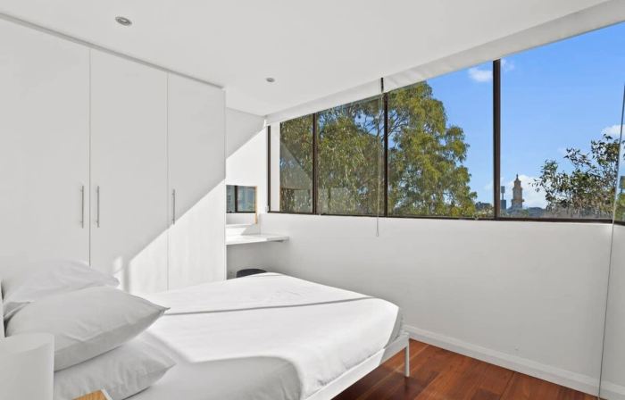 Prime Location 2-Bed Apartment with Parking