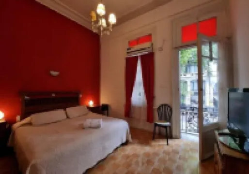 ホステル エストリル バローロ宮殿周辺のホテル