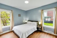 Comfy 3br Flat Close To The Falls 3 Bedroom Apts