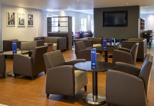 Holiday Inn Express Warwick - Stratford-upon-Avon Over view