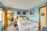 Beachfront Cottage on Seaside Promenade w/ Hot Tub - Wifi