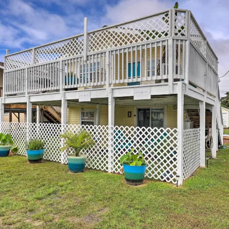 Pet-Friendly Townhome, 2 Blocks to Atlantic Beach!