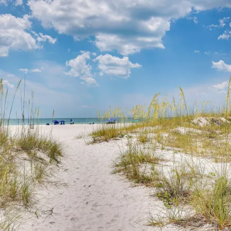 Clearwater Beach Hideaway Walkable Location!