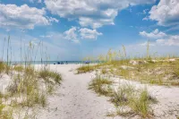 Clearwater Beach Hideaway Walkable Location!