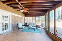 6 Mi to Dtwn: 'Macon Memories' Dog-Friendly Haven - 4-Star